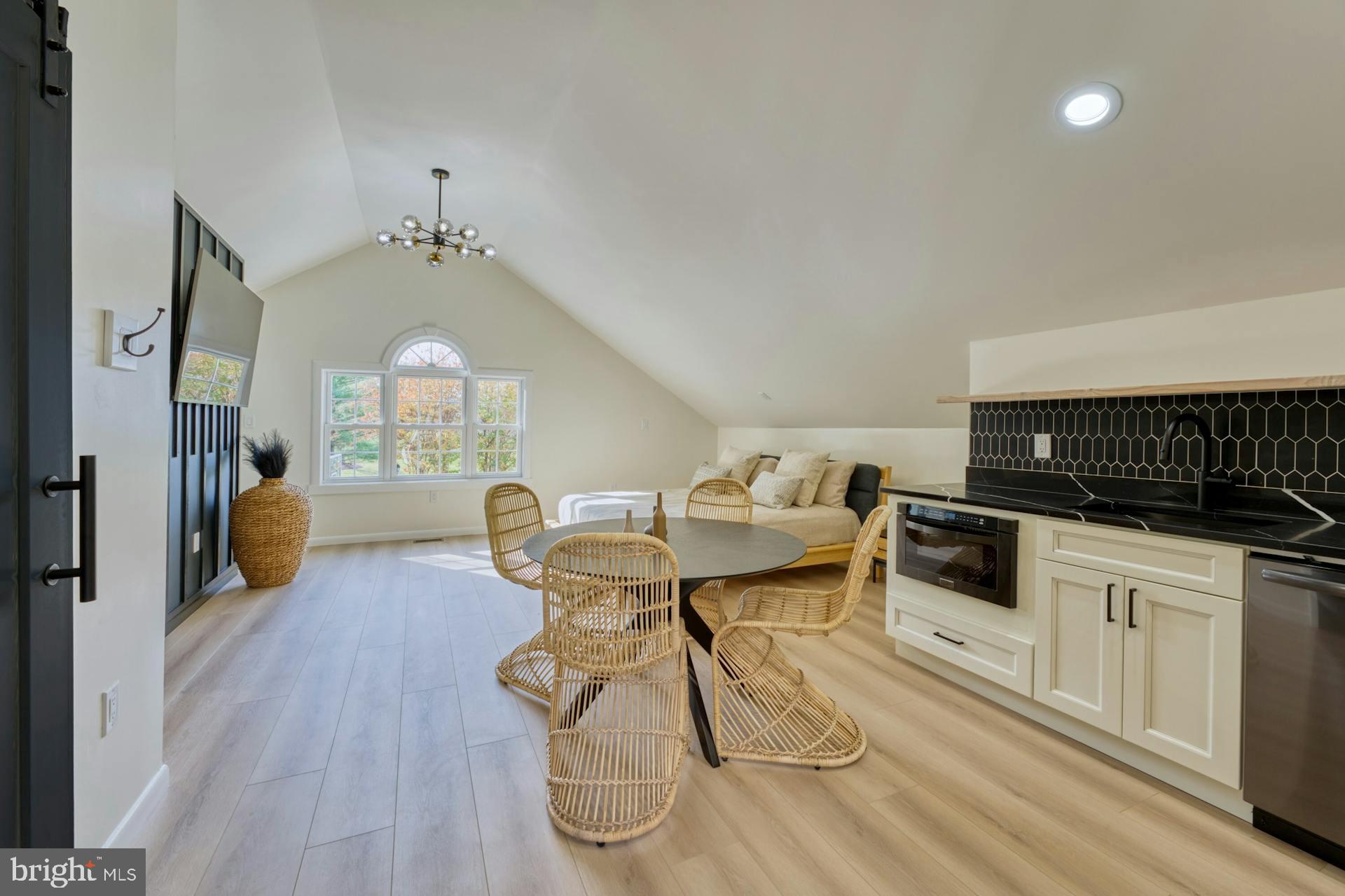 40280 SPECTACULAR BID PLACE