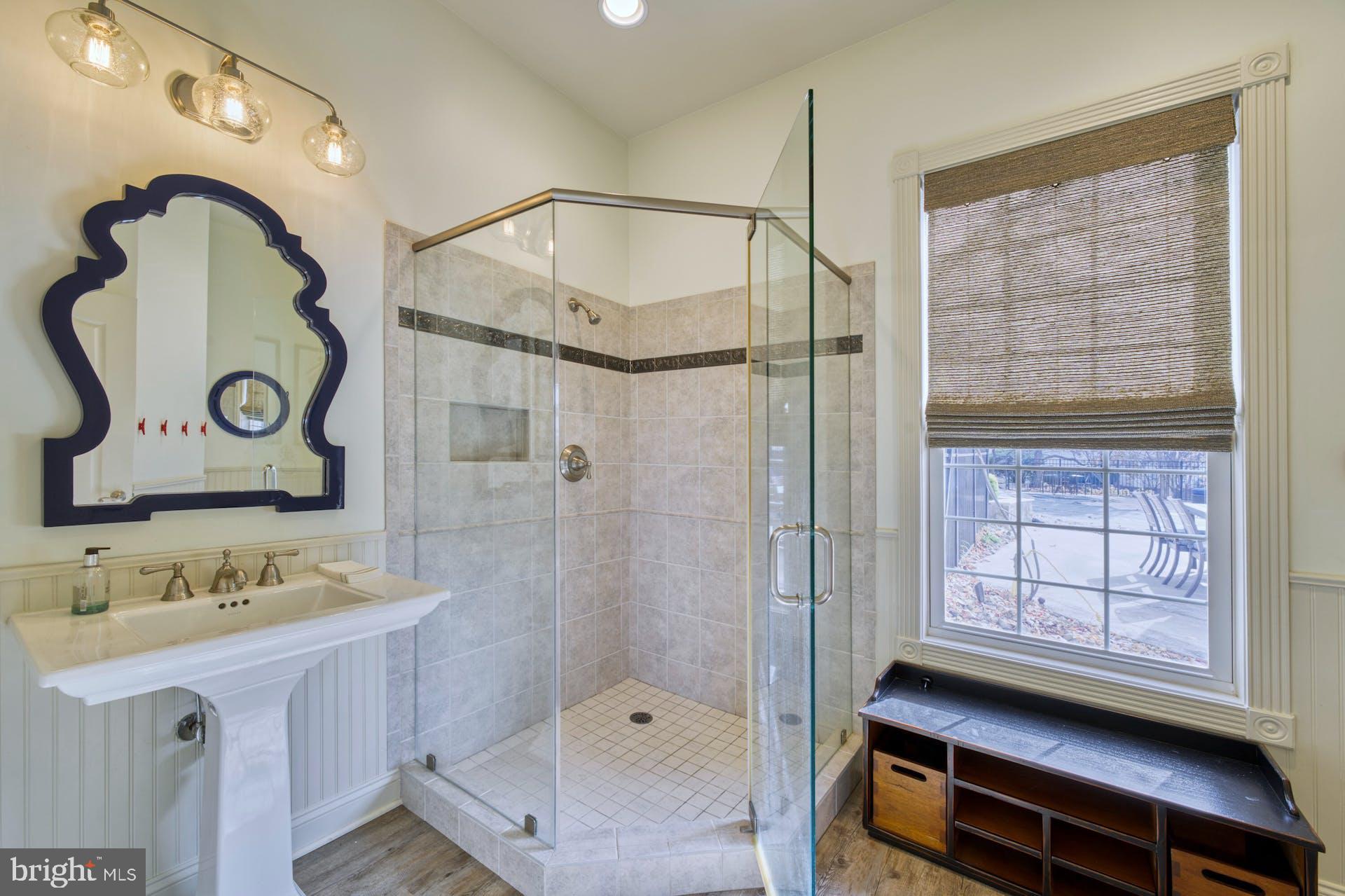 40280 SPECTACULAR BID PLACE