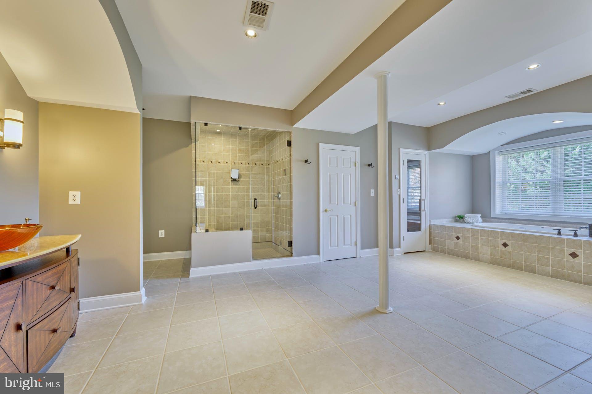 40280 SPECTACULAR BID PLACE