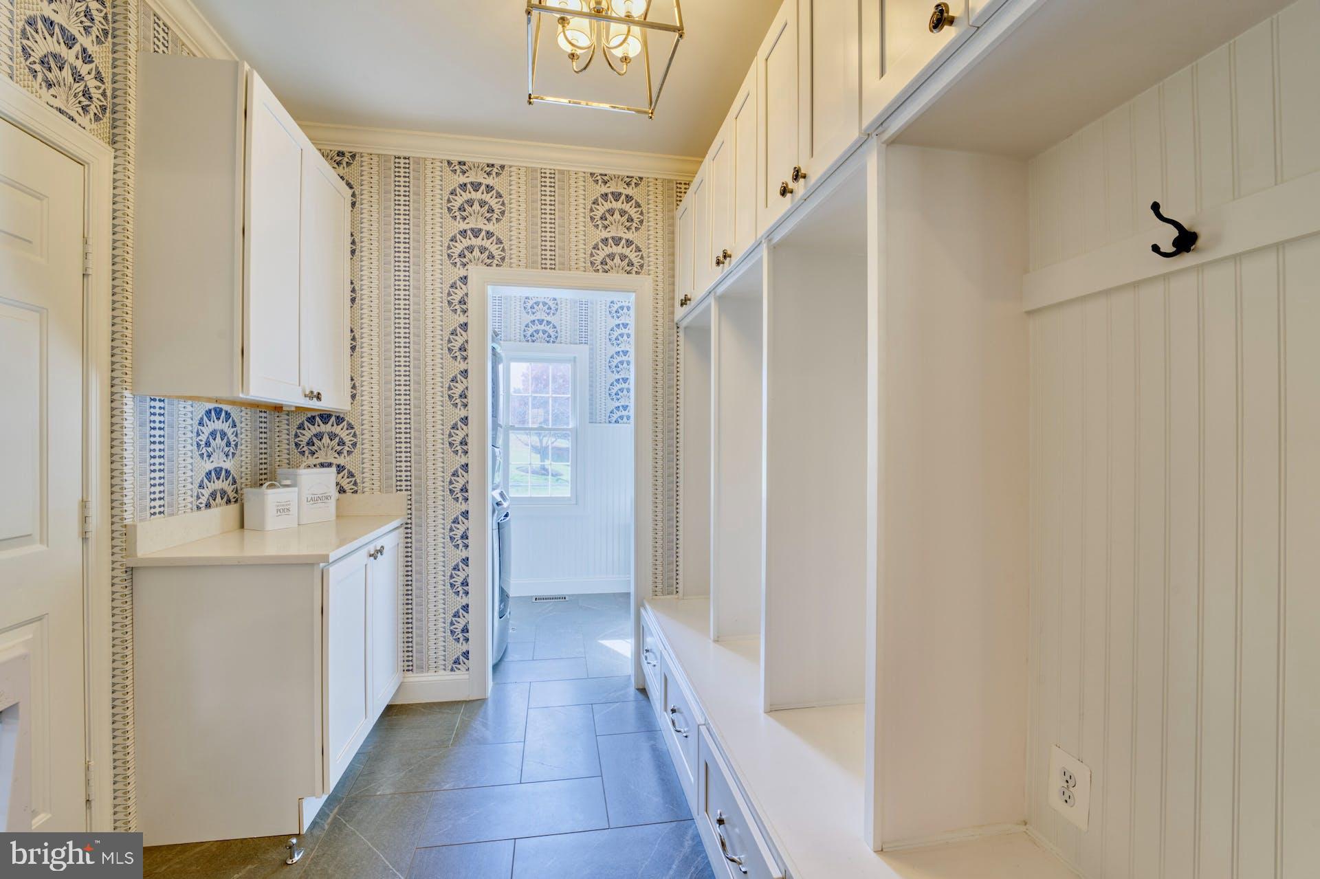 40280 SPECTACULAR BID PLACE