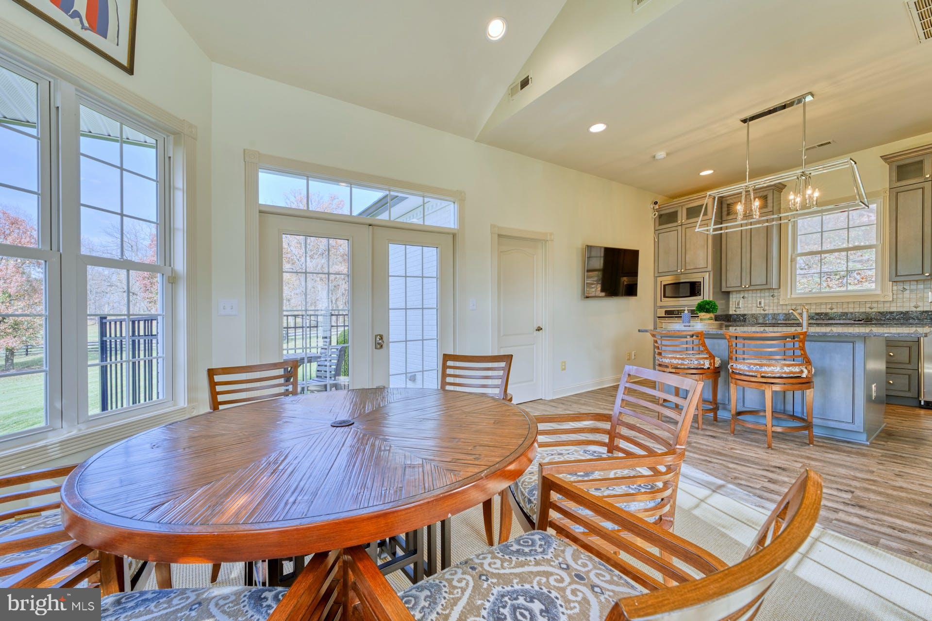 40280 SPECTACULAR BID PLACE