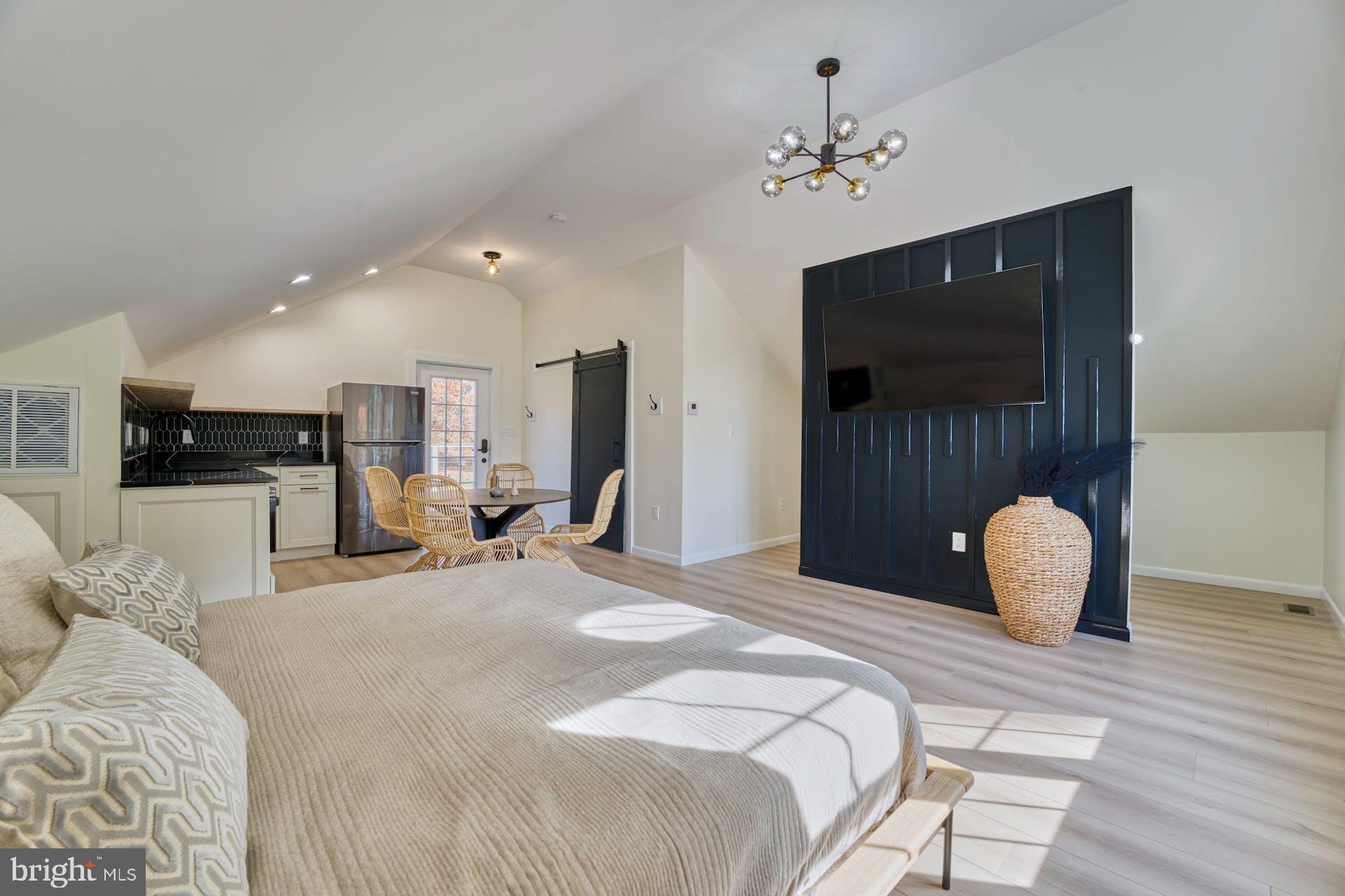 40280 SPECTACULAR BID PLACE