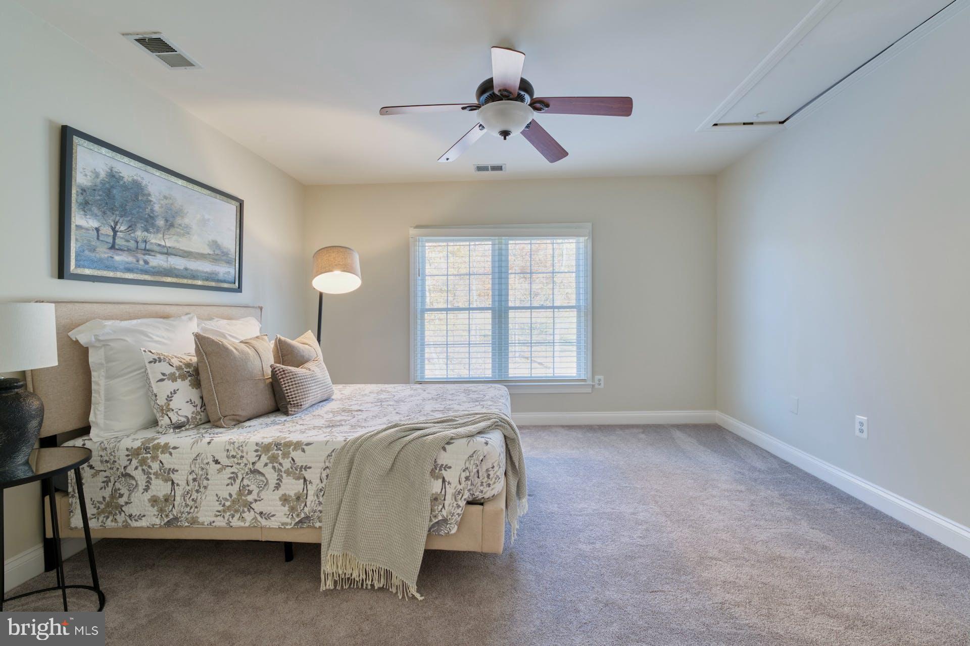 40280 SPECTACULAR BID PLACE