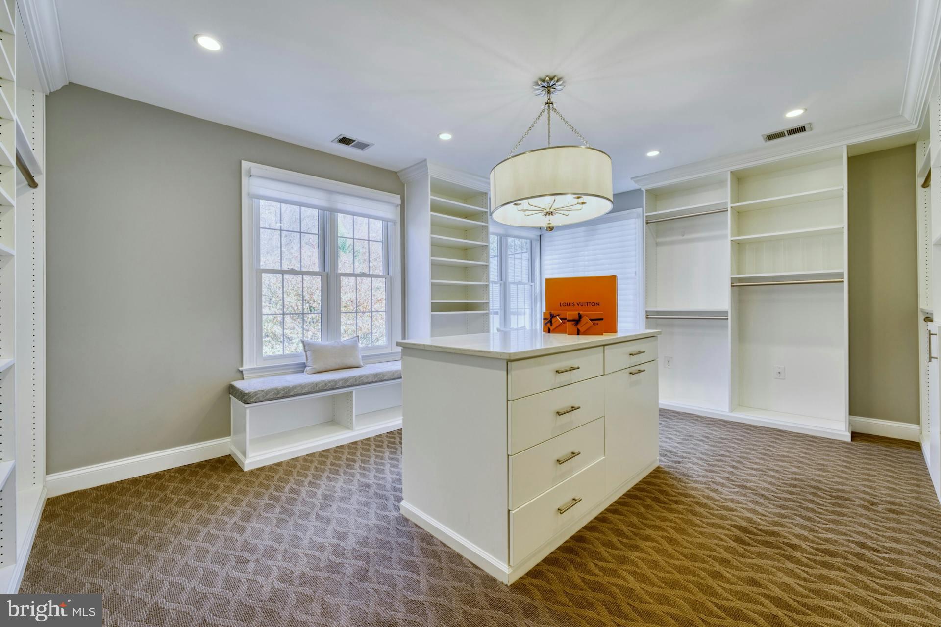 40280 SPECTACULAR BID PLACE