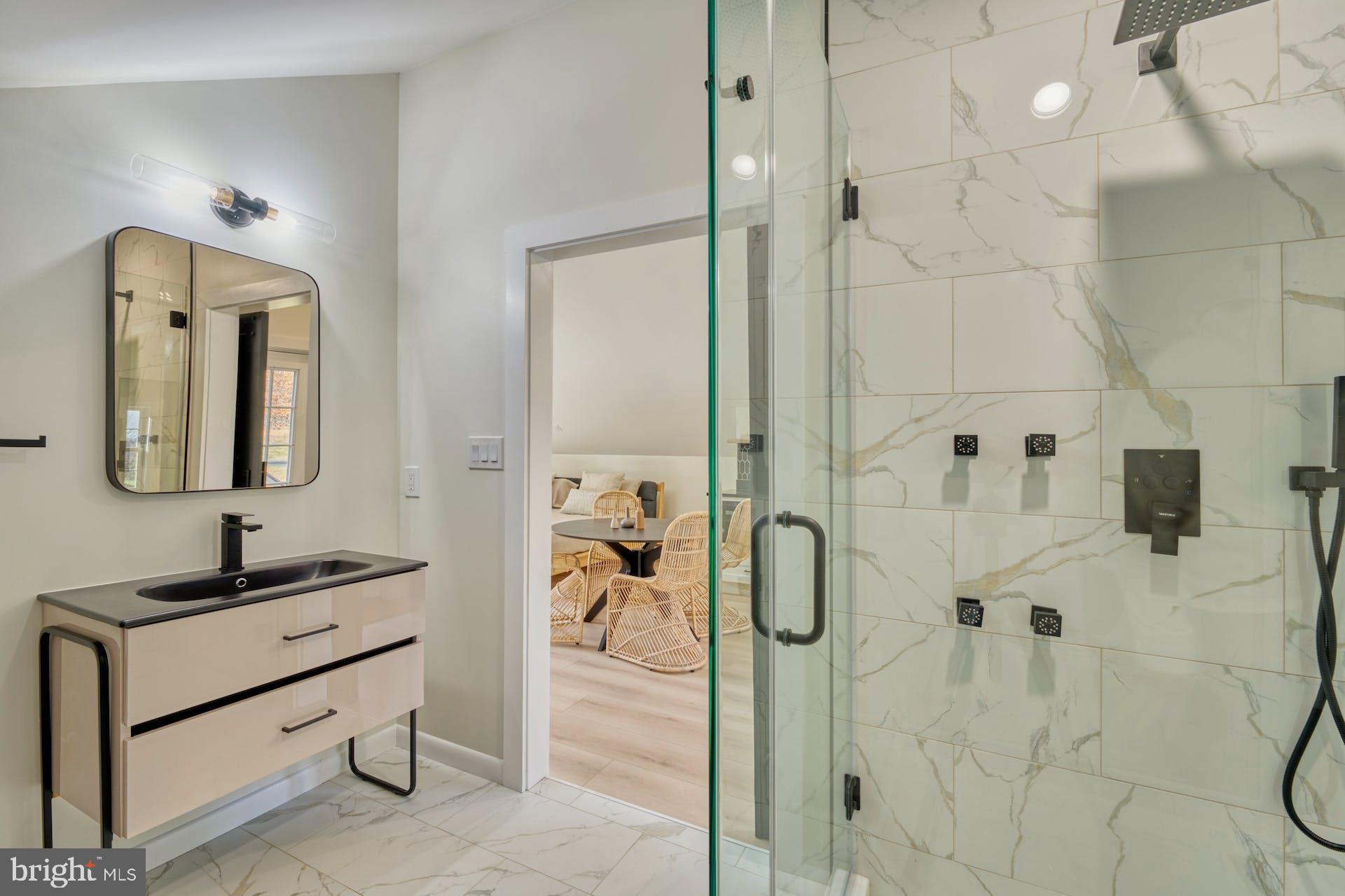 40280 SPECTACULAR BID PLACE