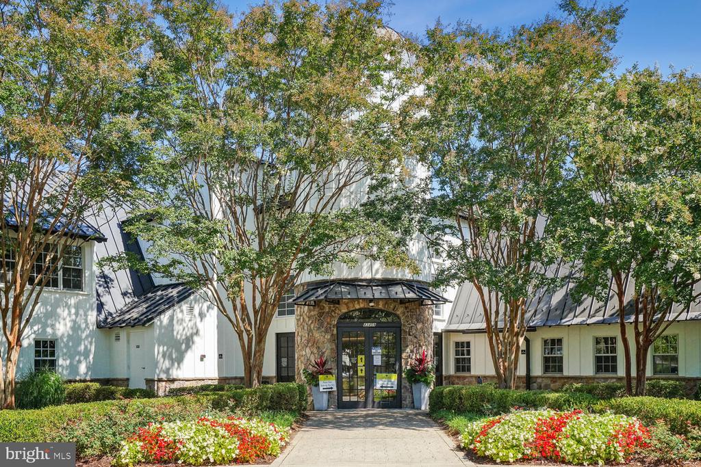 19188 GREYSTONE SQUARE