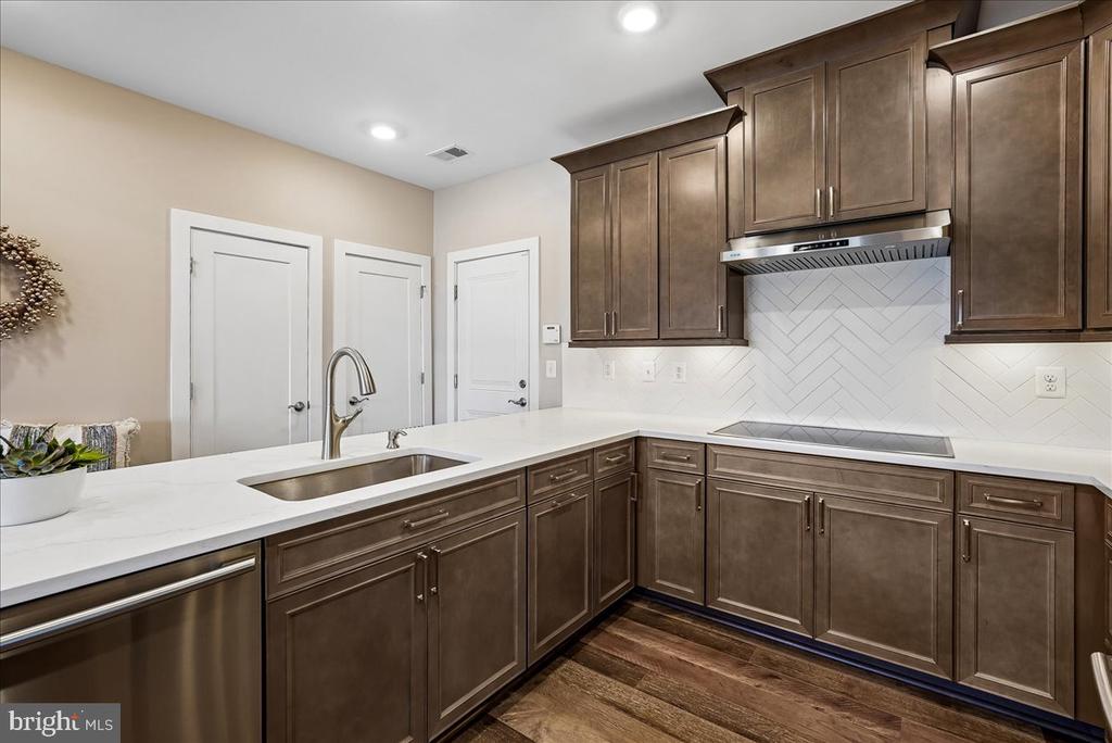 44784 TIVERTON SQUARE