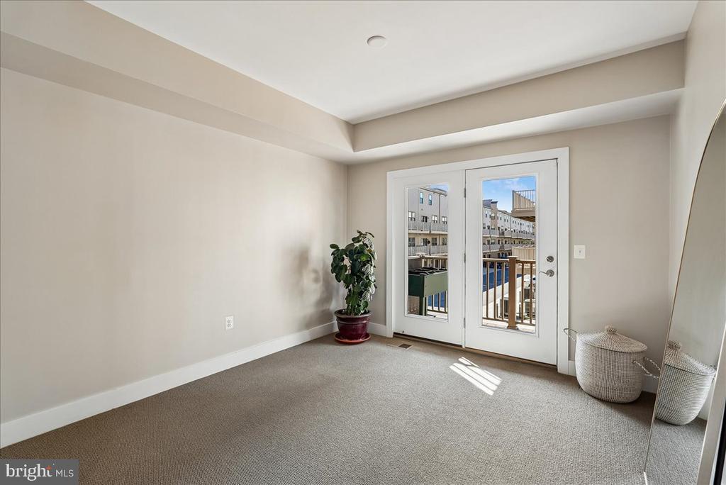 44784 TIVERTON SQUARE