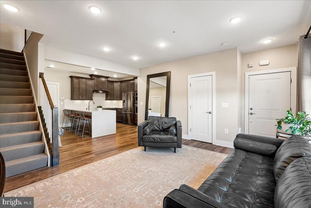 44784 TIVERTON SQUARE