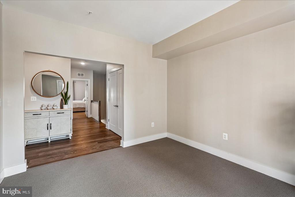 44784 TIVERTON SQUARE
