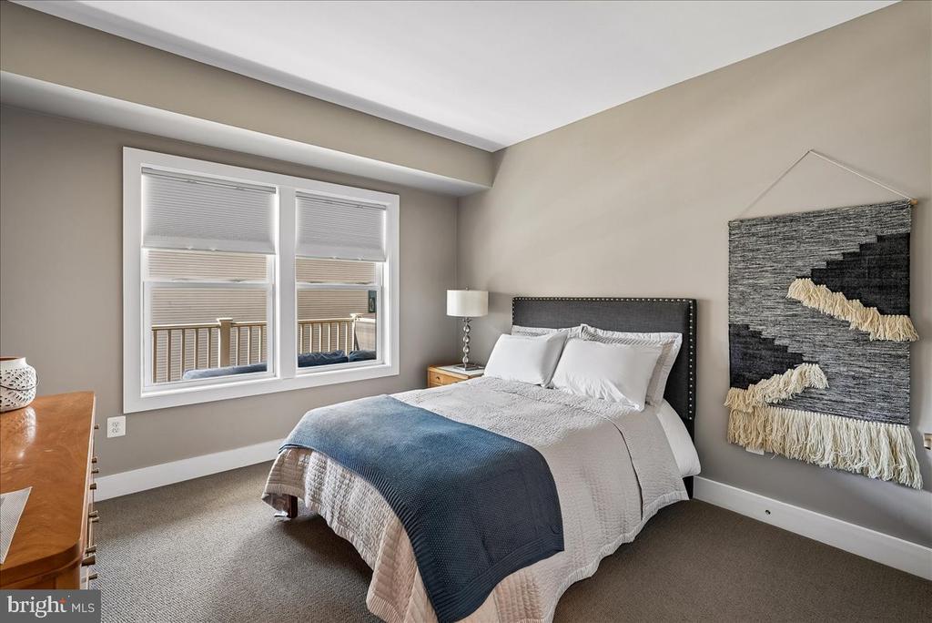 44784 TIVERTON SQUARE
