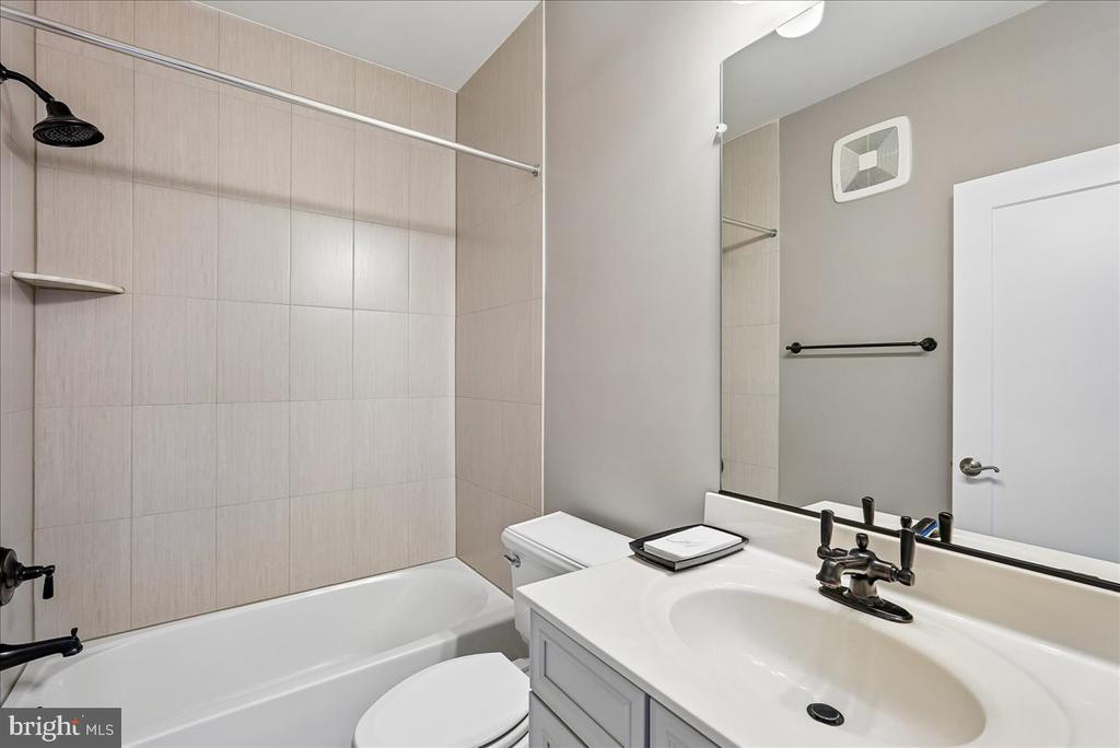 44784 TIVERTON SQUARE