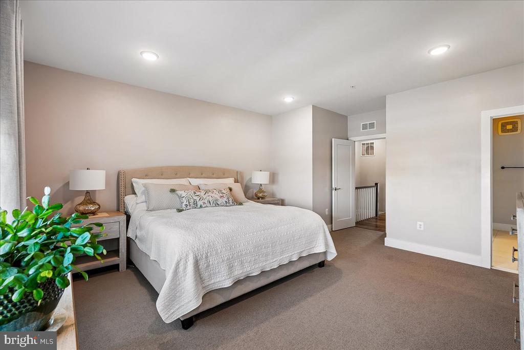 44784 TIVERTON SQUARE