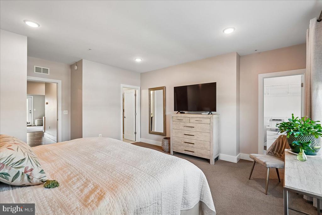 44784 TIVERTON SQUARE