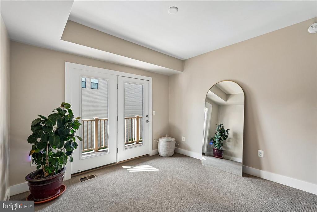 44784 TIVERTON SQUARE