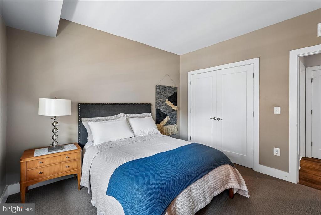 44784 TIVERTON SQUARE