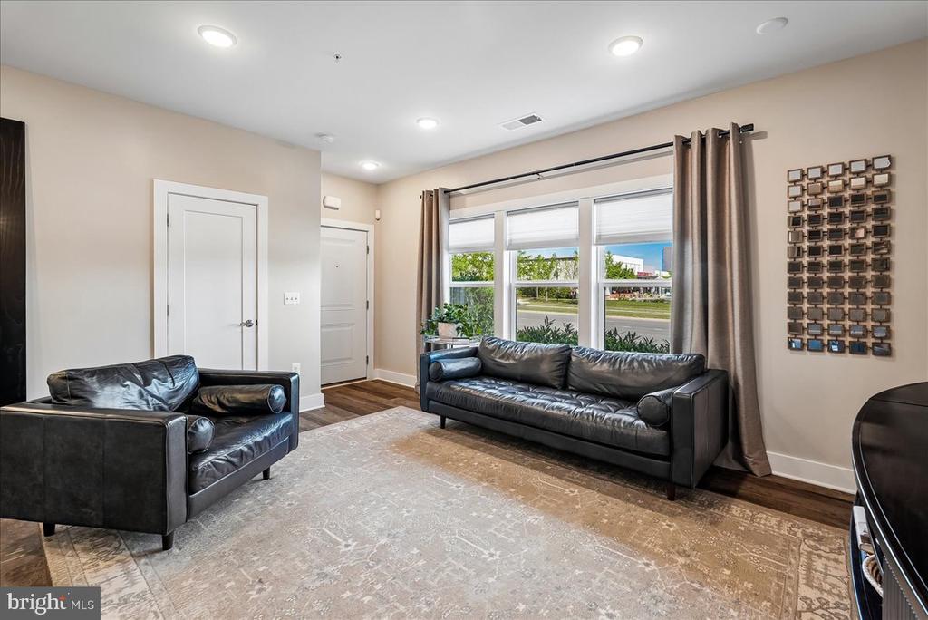 44784 TIVERTON SQUARE