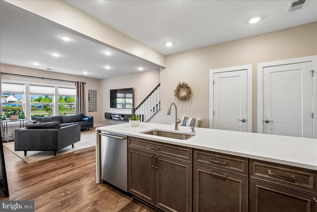 44784 TIVERTON SQUARE