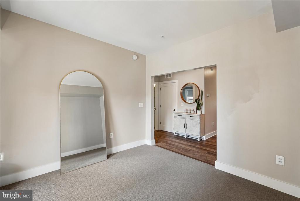 44784 TIVERTON SQUARE