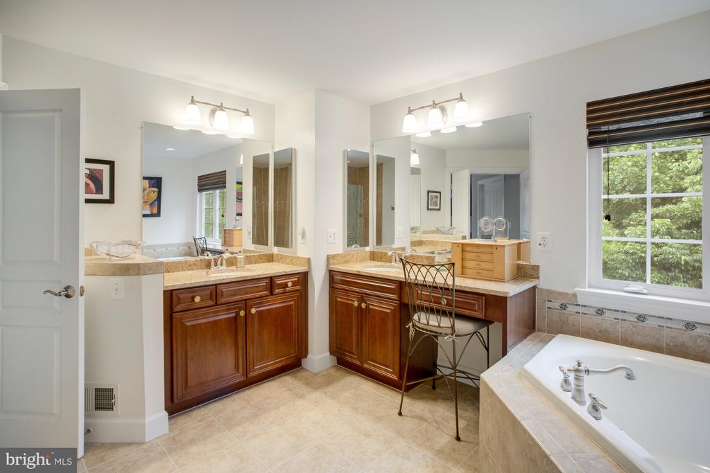 16340 SANDY RIDGE COURT