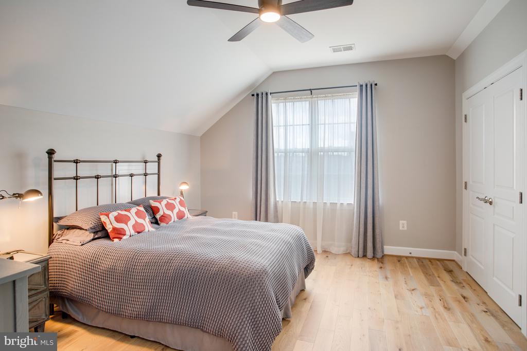 16340 SANDY RIDGE COURT