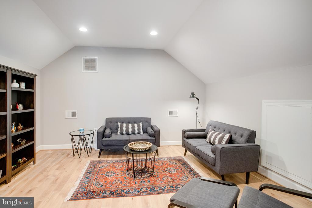 16340 SANDY RIDGE COURT