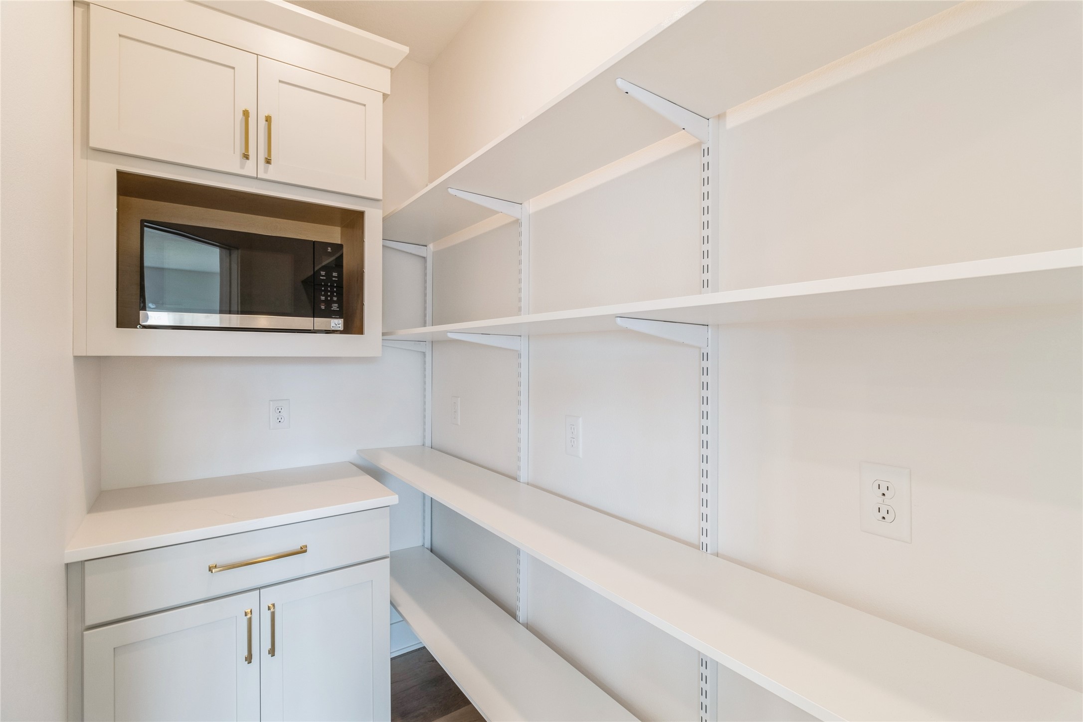 2801 NW Linwood Court