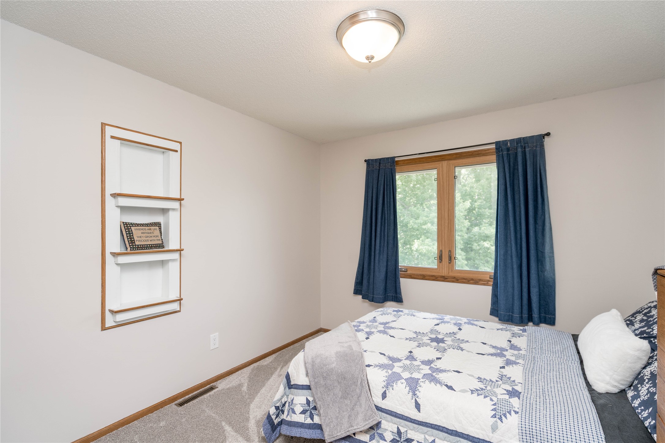 130 SW Meadowlark Court