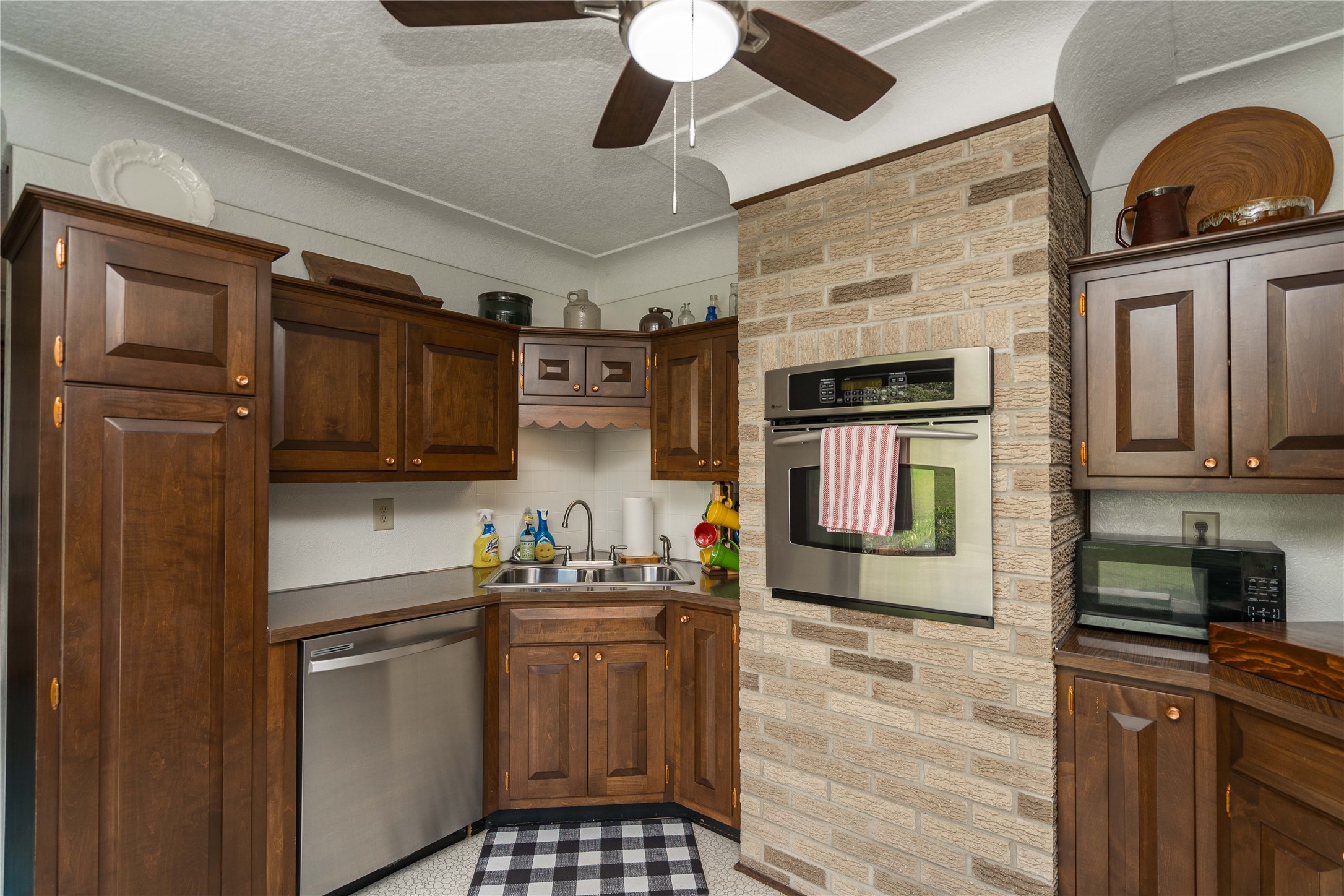 1115 Pleasant Street