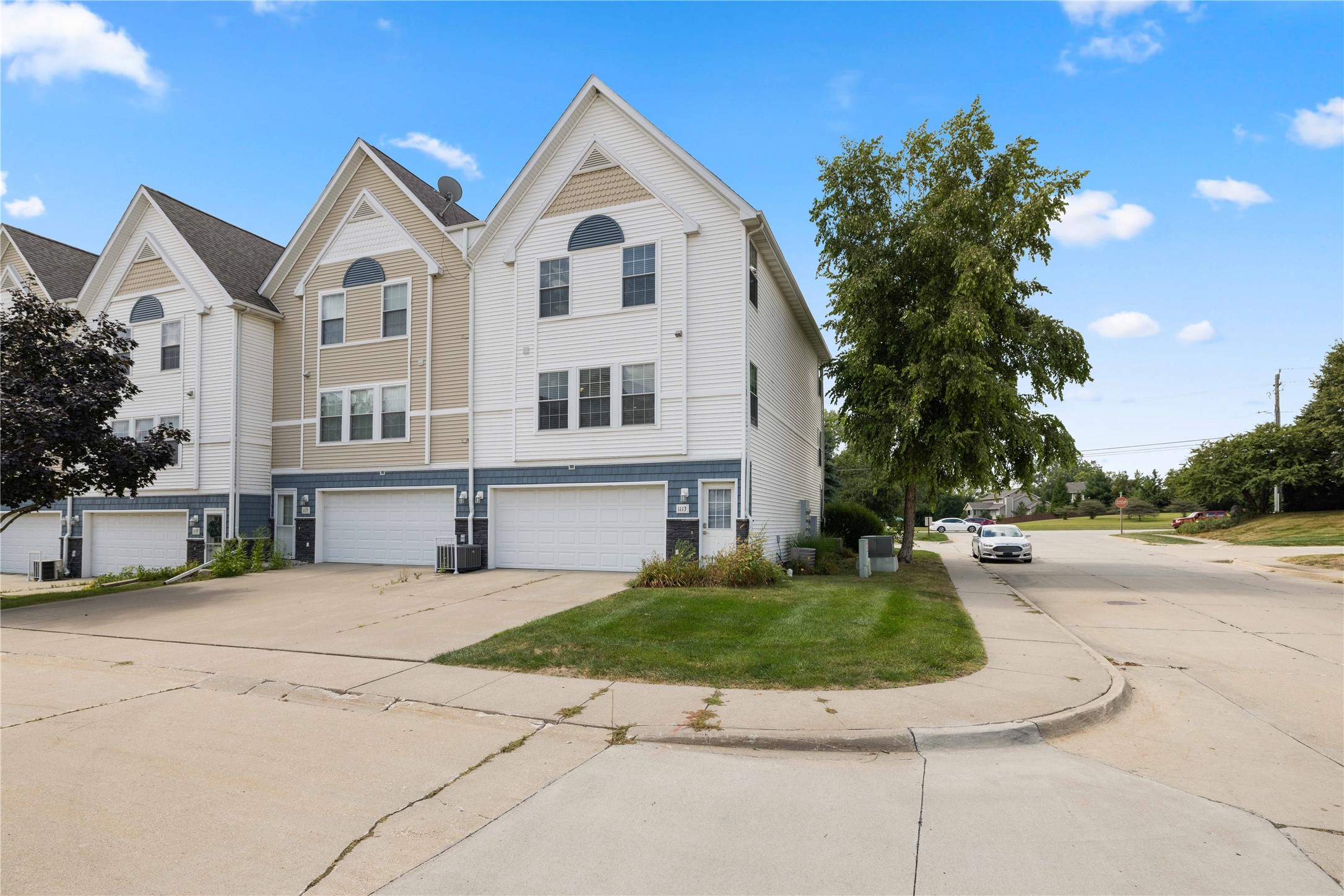 1113 SE Village View Lane