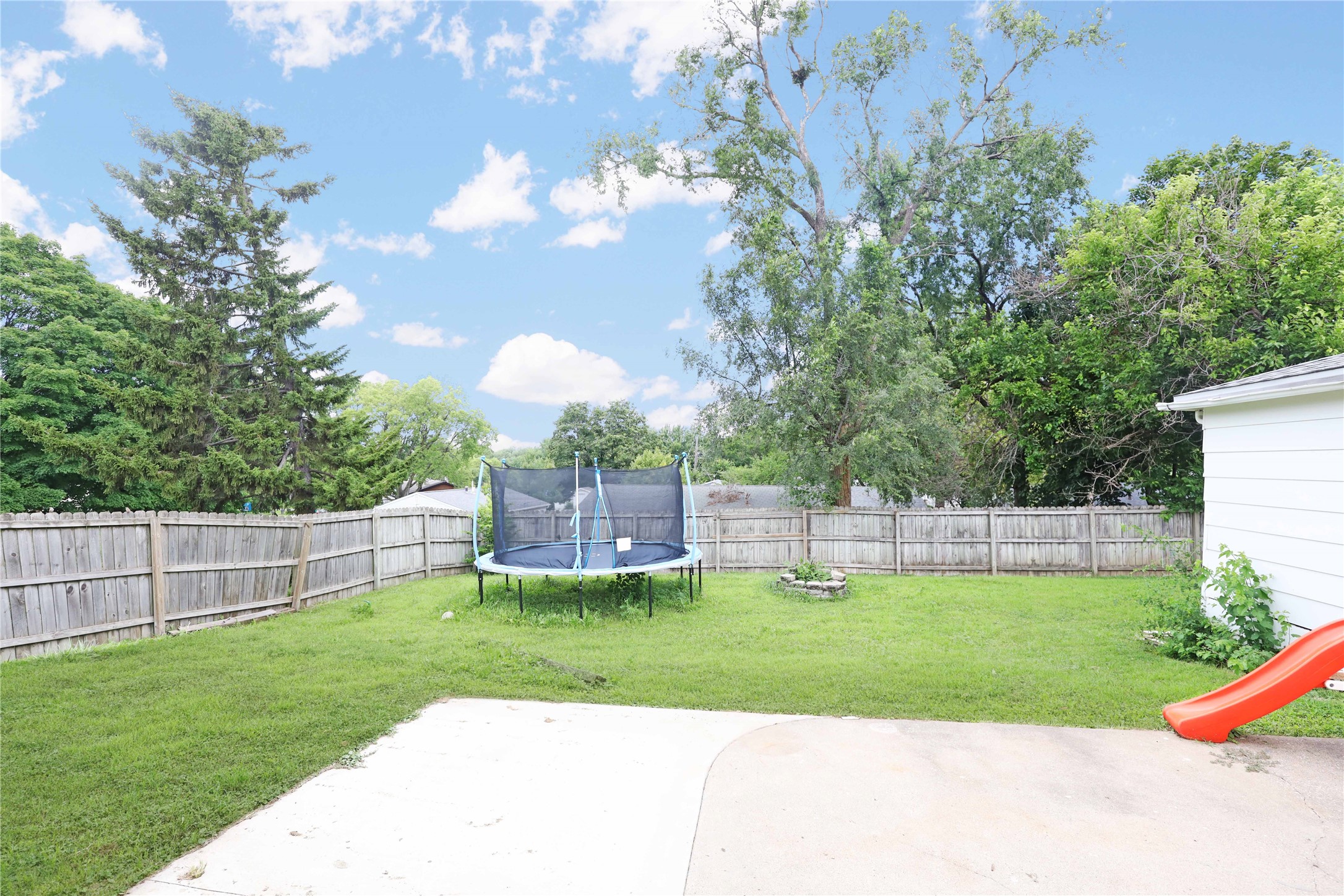 4006 E Garden Avenue