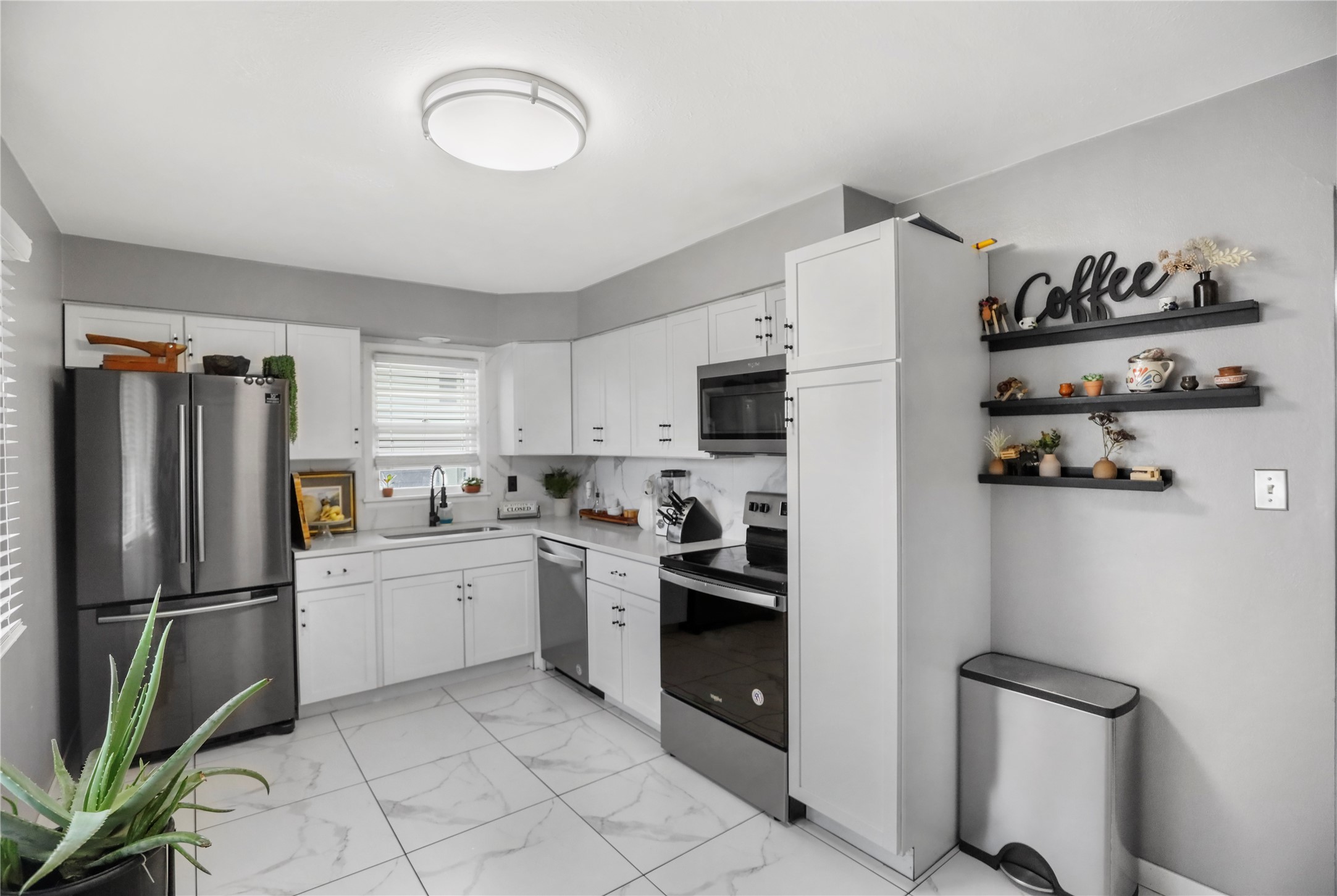 4006 E Garden Avenue