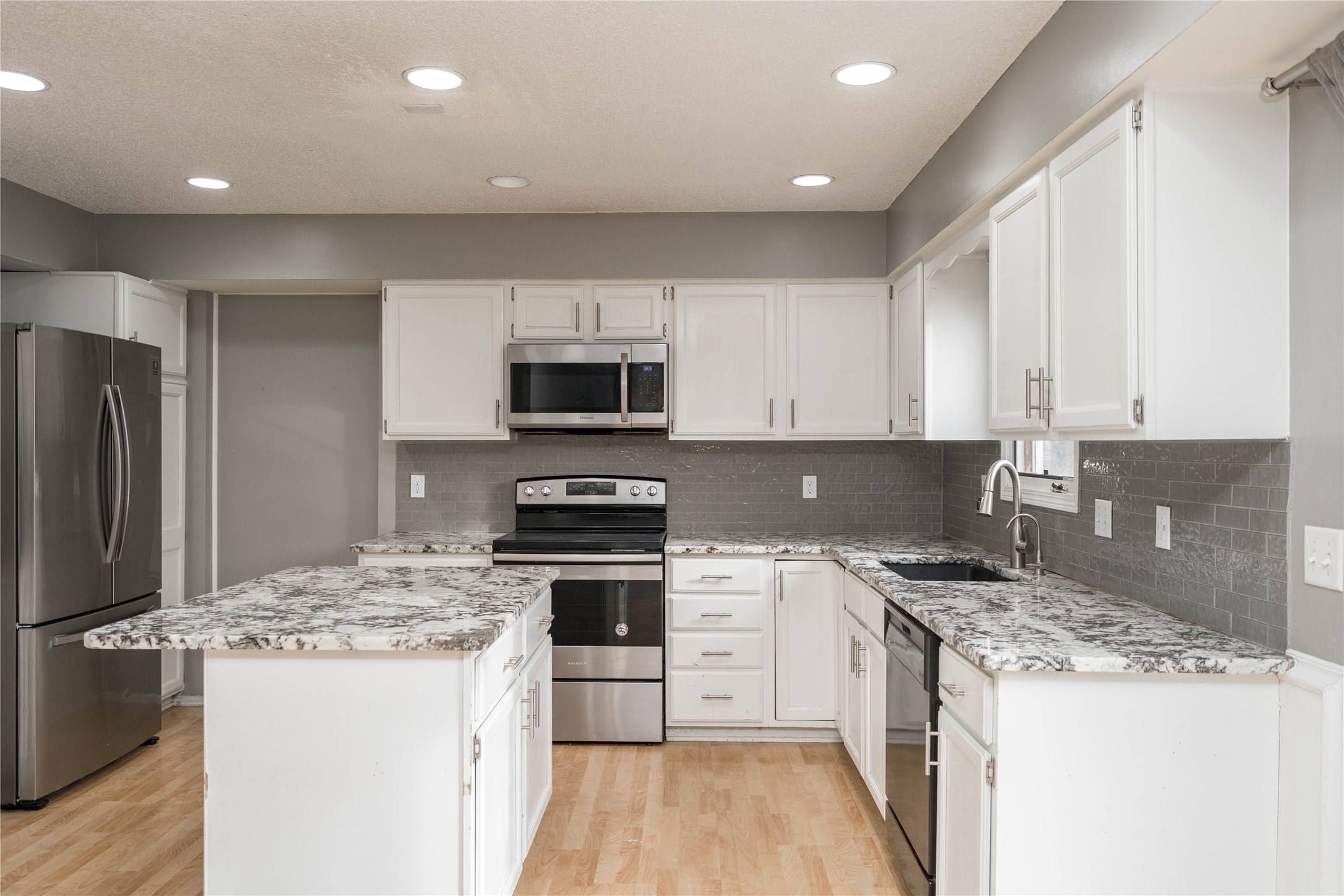 8214 Northview Drive