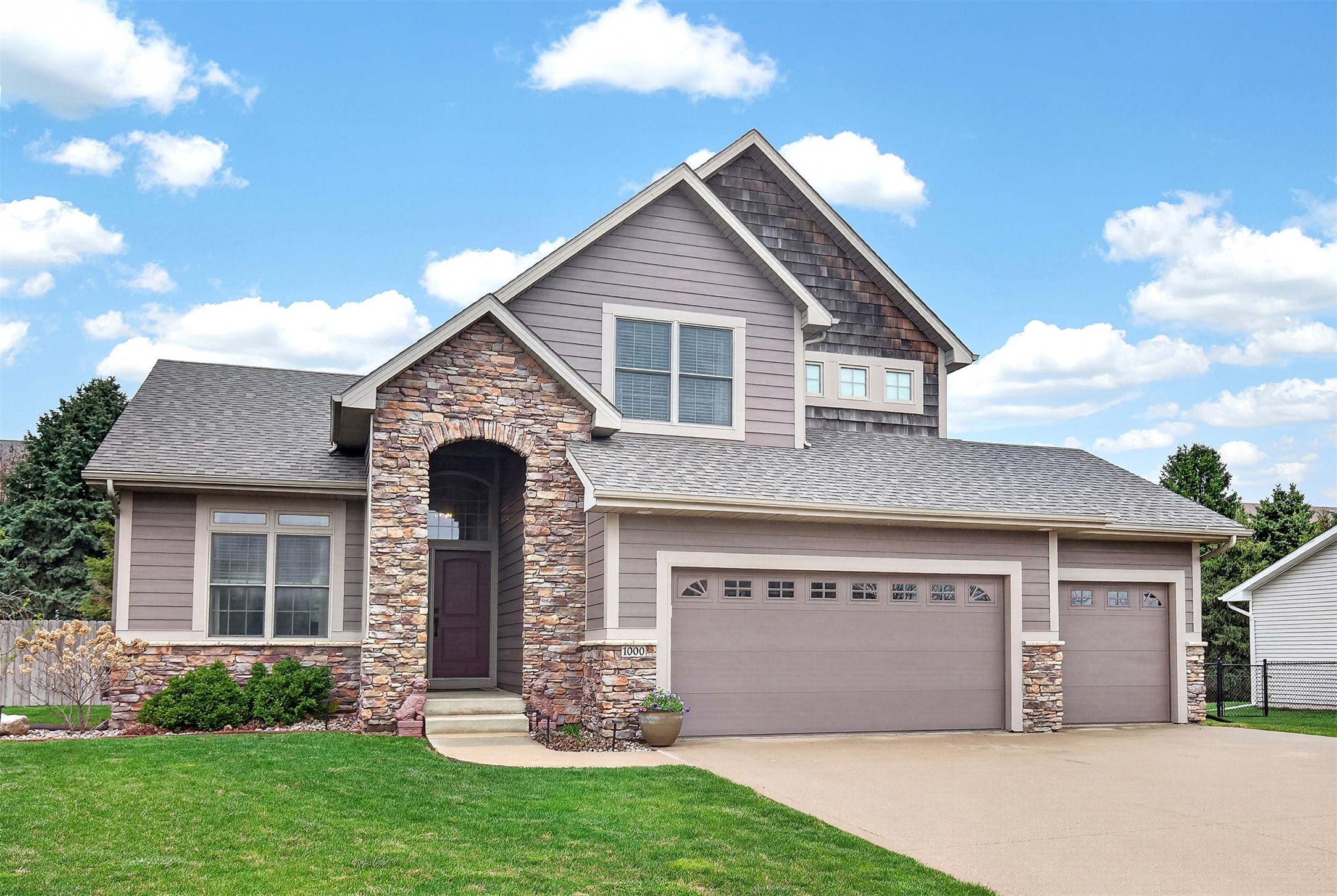1000 SE Bluegrass Circle