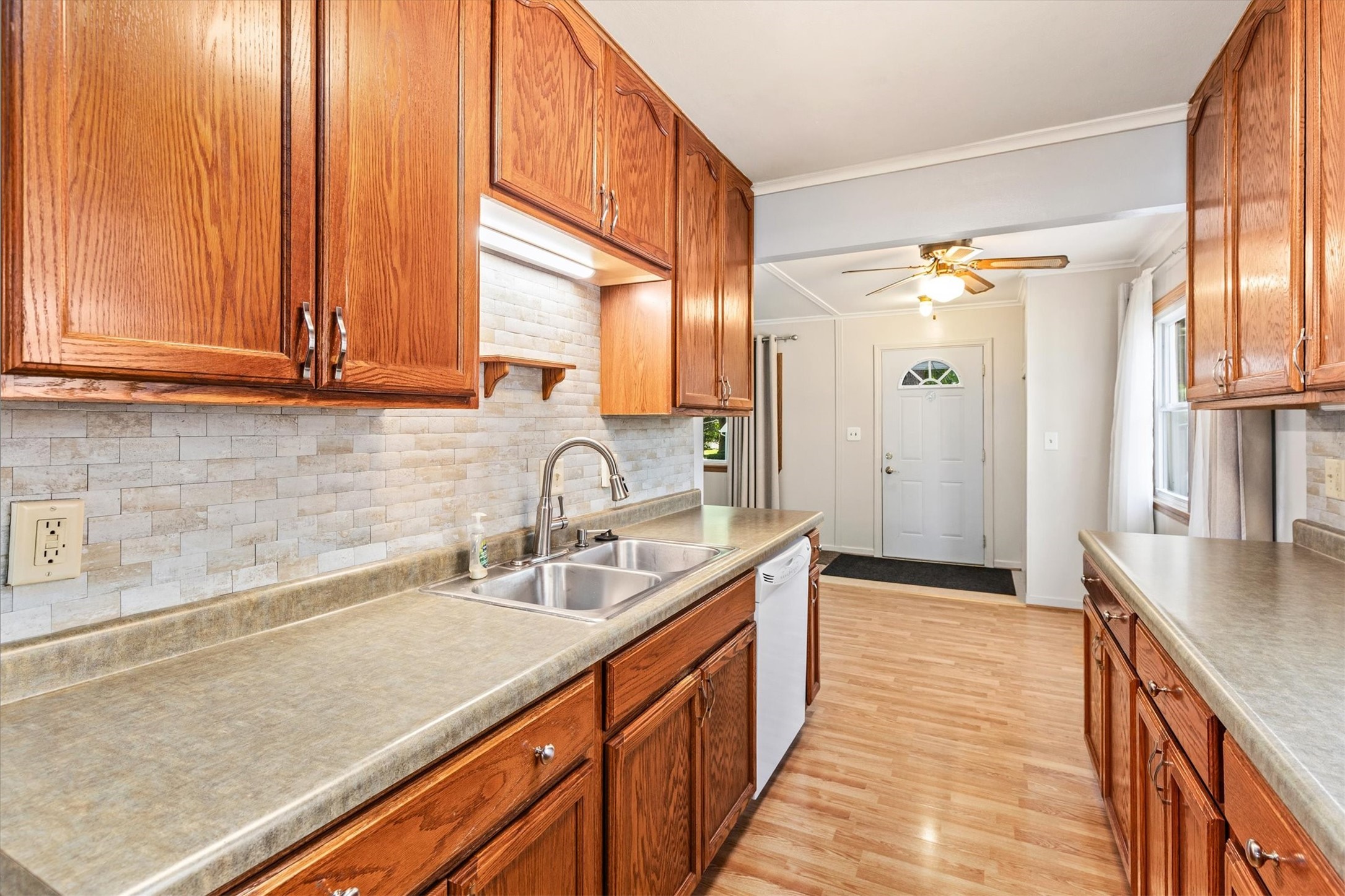 6105 Crown Lane
