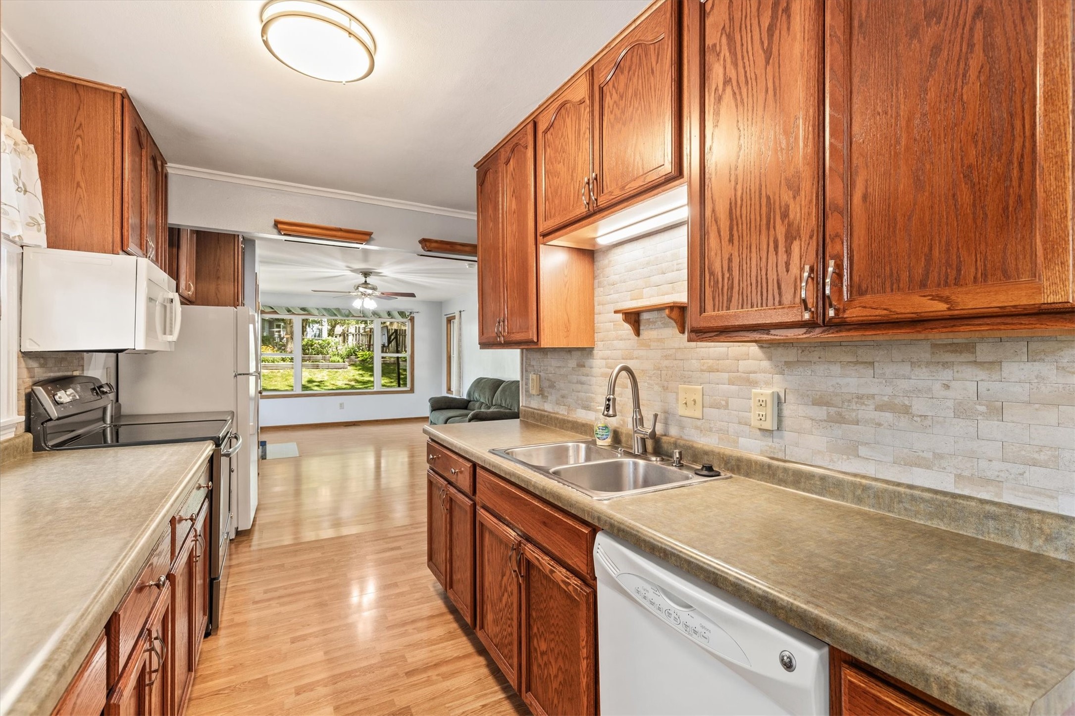 6105 Crown Lane