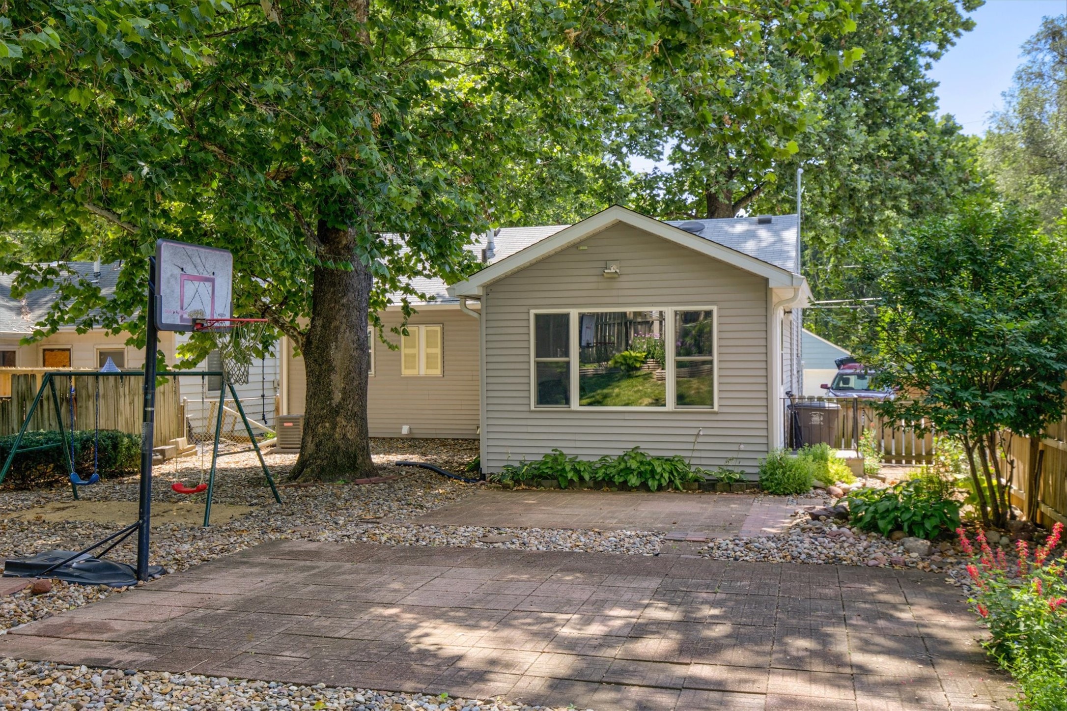 6105 Crown Lane