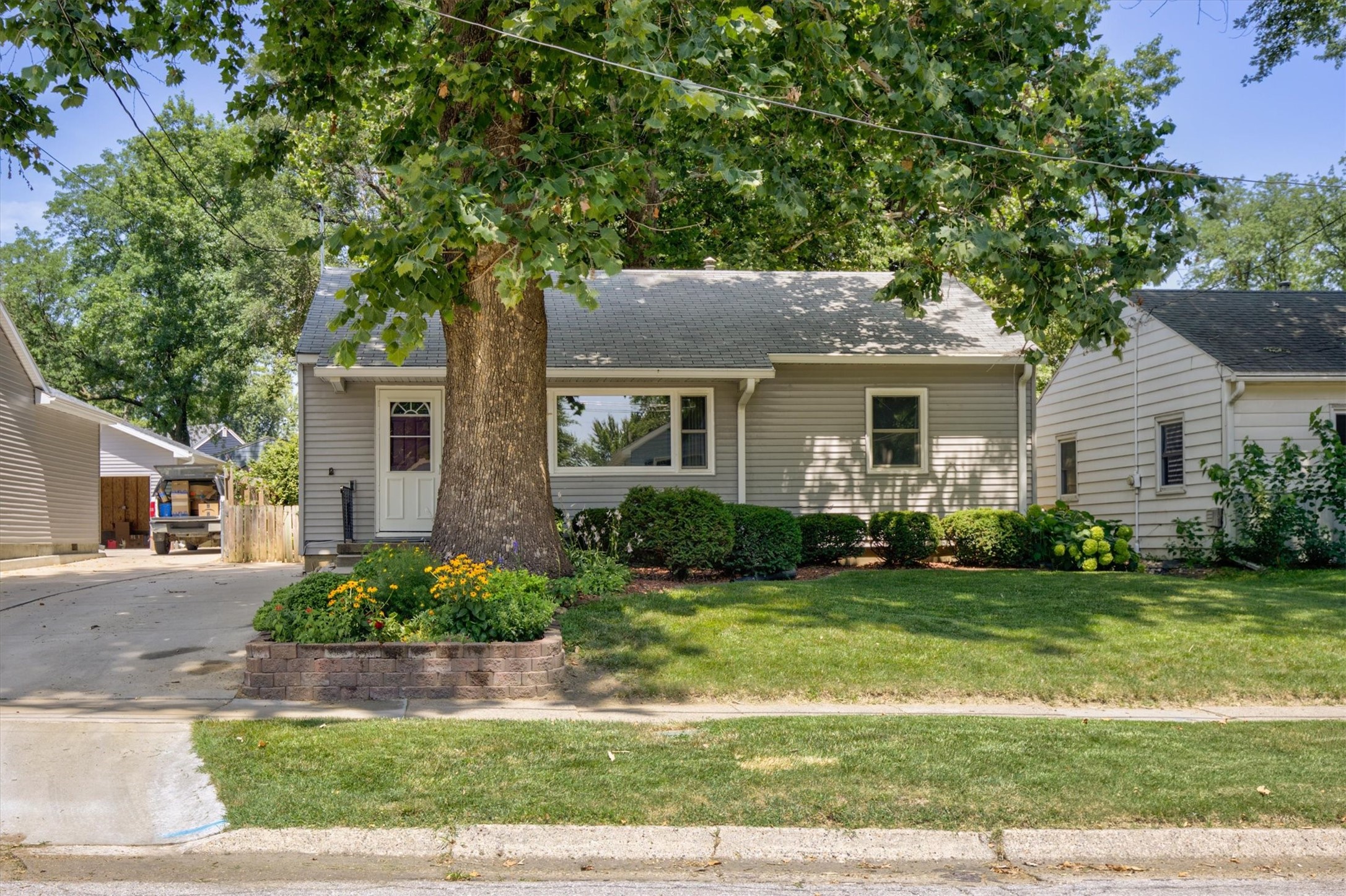 6105 Crown Lane