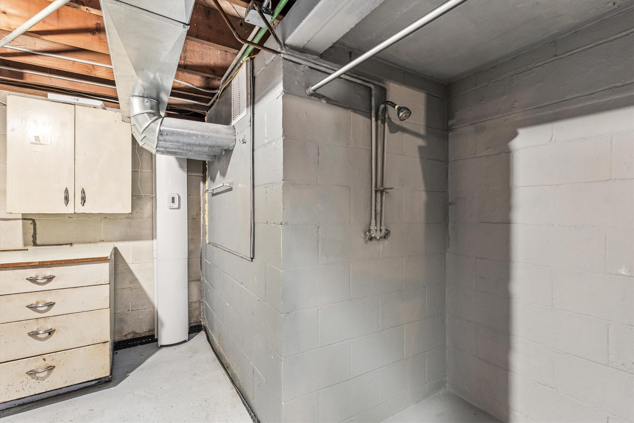 6105 Crown Lane