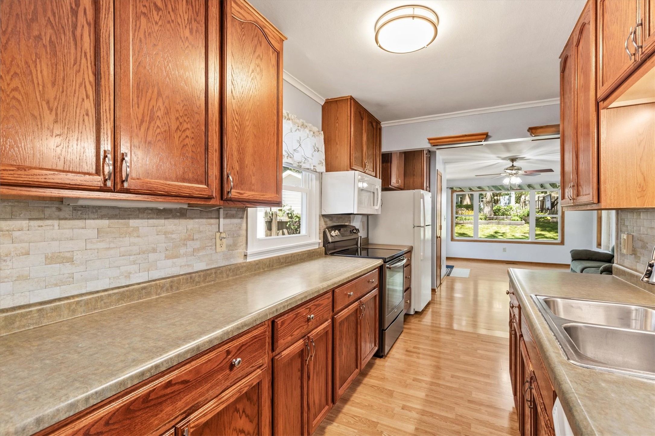 6105 Crown Lane
