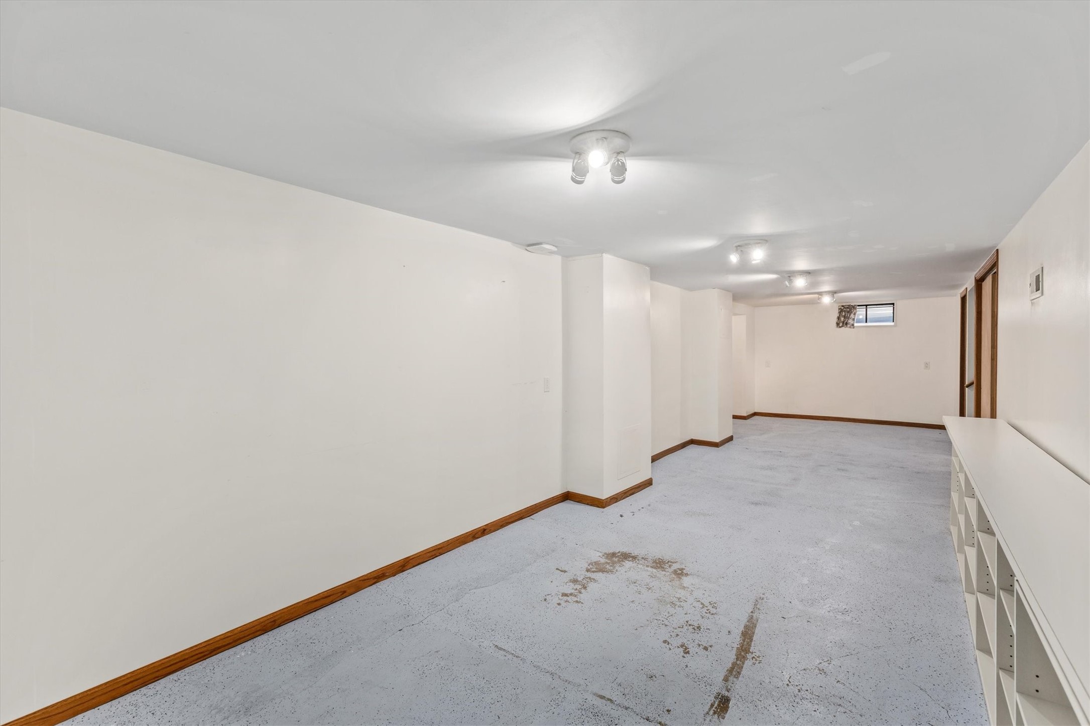 6105 Crown Lane