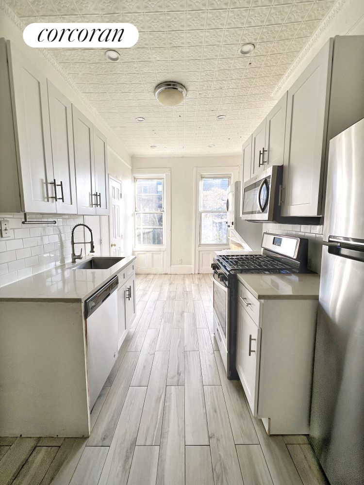 100 POWERS Street 3R