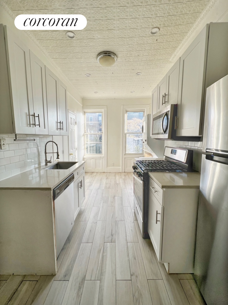 100 POWERS Street 3R