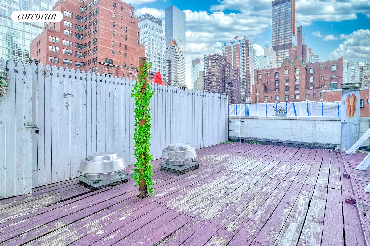 230 E 52ND Street PHE