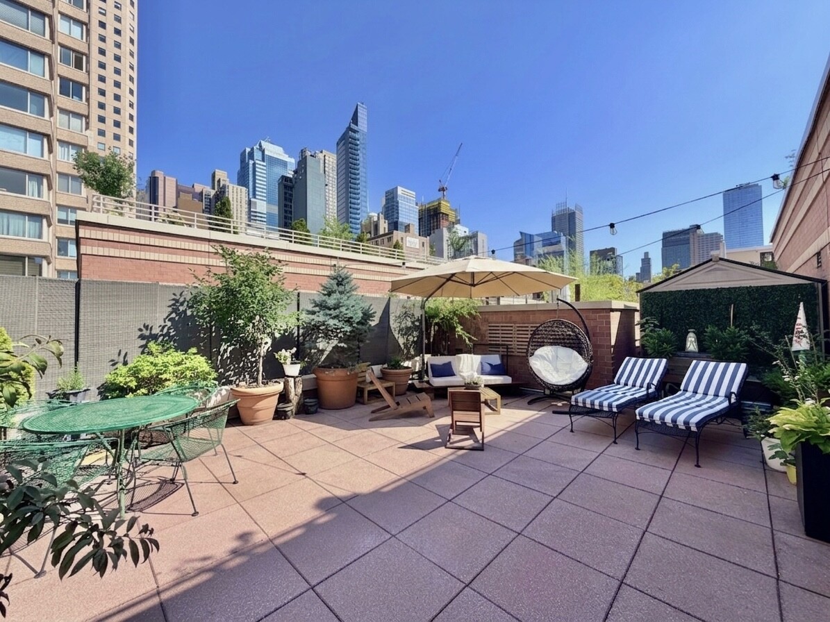 393 W 49TH Street 5CC