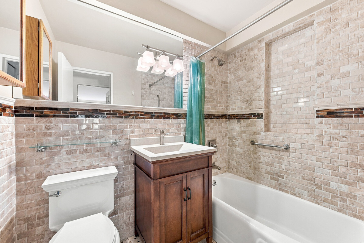 245 E 24TH Street 8D
