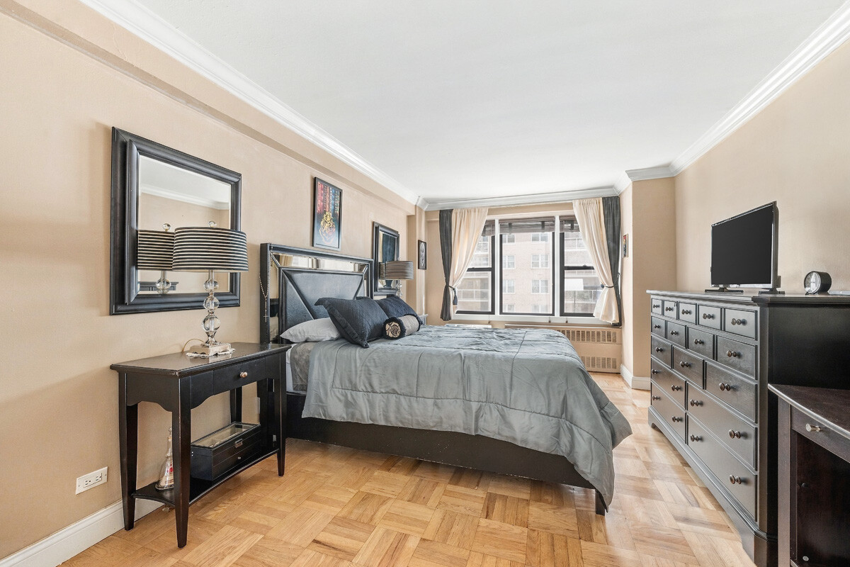 245 E 24TH Street 8D