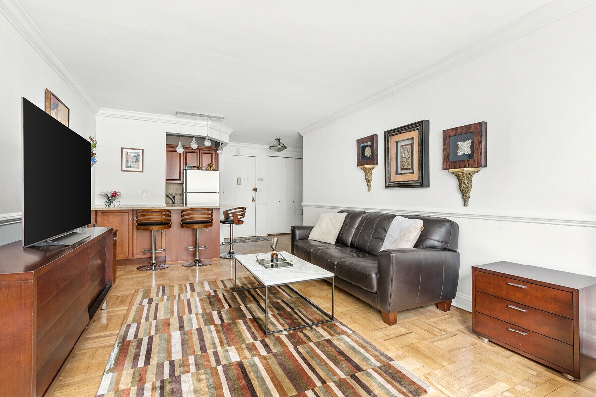 245 E 24TH Street 8D