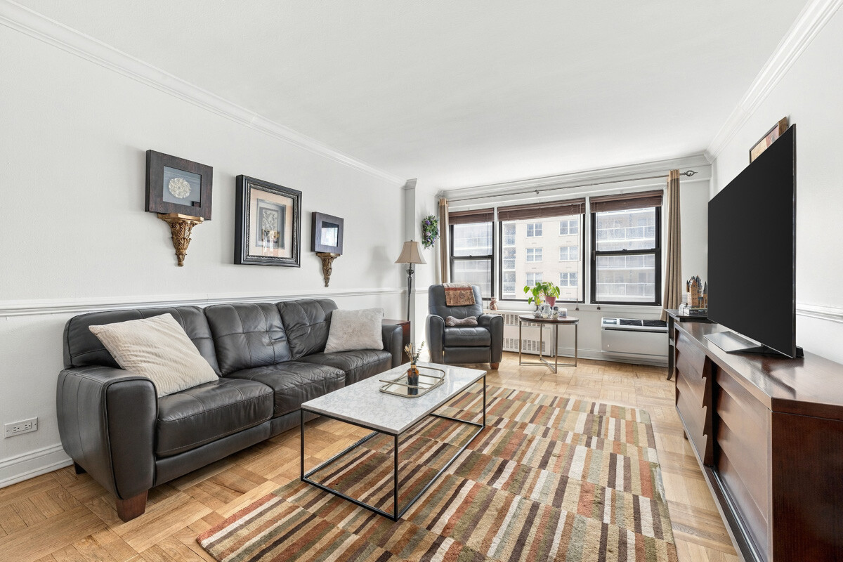 245 E 24TH Street 8D