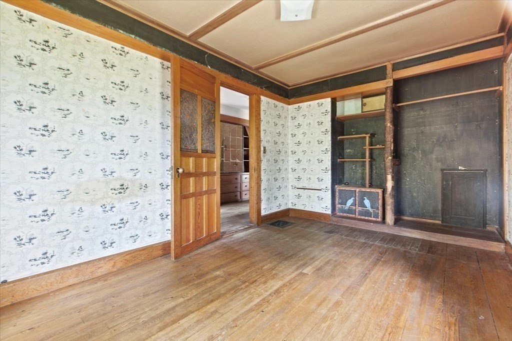 12 Laurel St